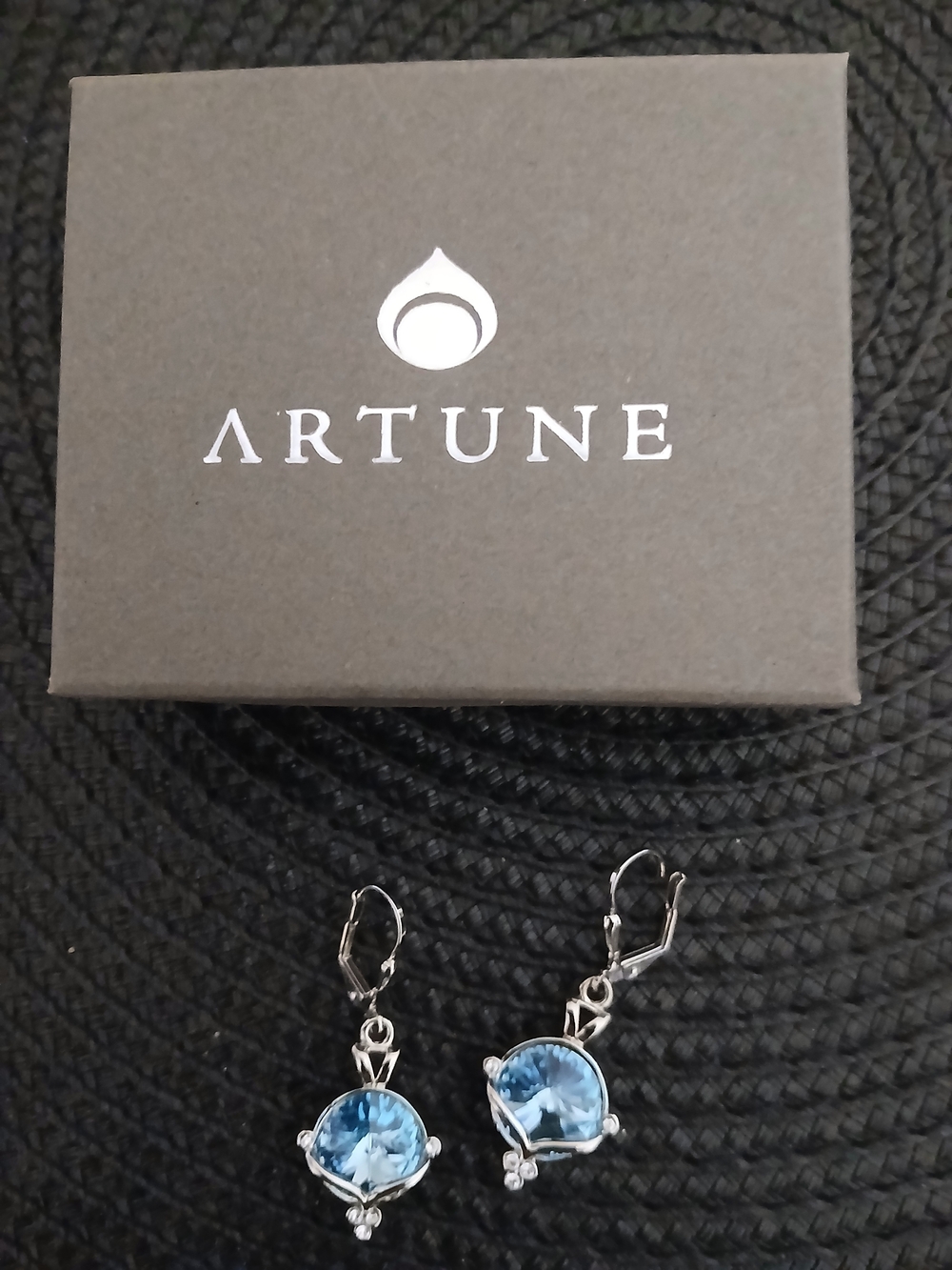 Artune Jewelry Rhodium Plated Swarovski Aquamarine Blue Crystal Dangle Earrings